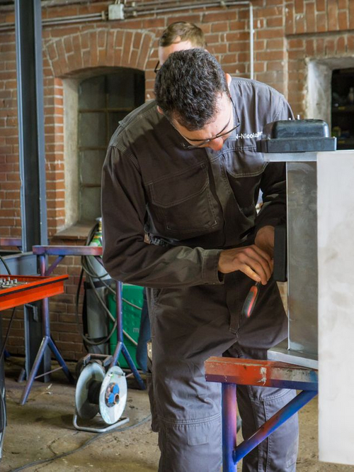 Unsere alteingesessene Firma, vor Generationen gegründet, ist aus einem traditionellen Viehhandelsbetrieb zu einem modernen Dienstleister für Landwirtschaft, Logistik & Handel gewachsen